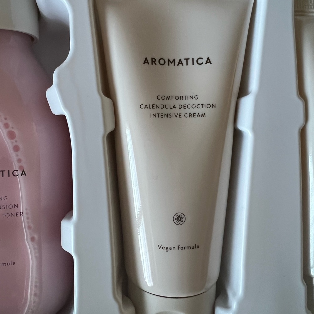 Aromatica Skincare Gift Set with Tote - Picture 4 of 10